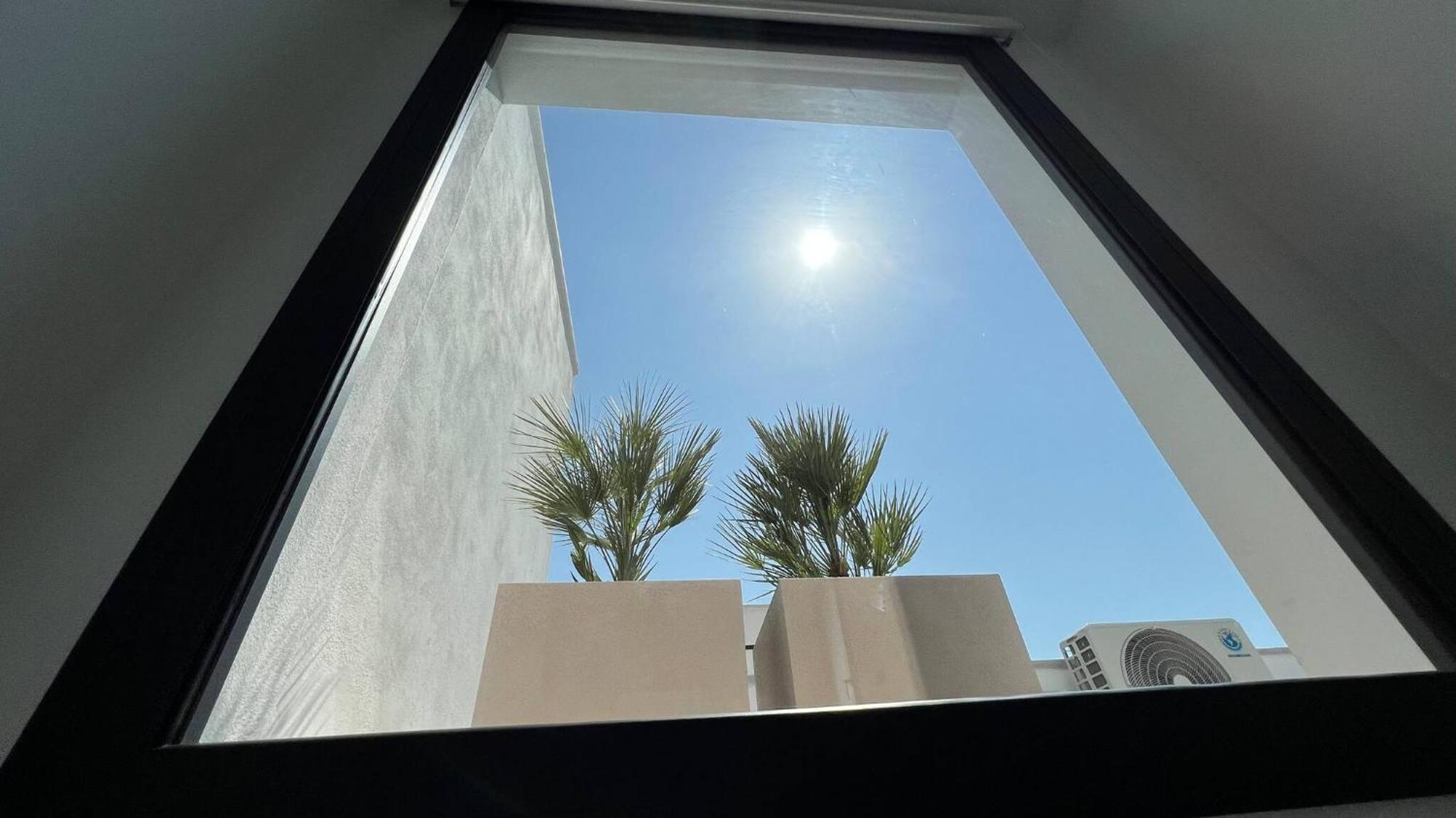 Moderna Con Piscina Y Vistas Al Canal En Roses