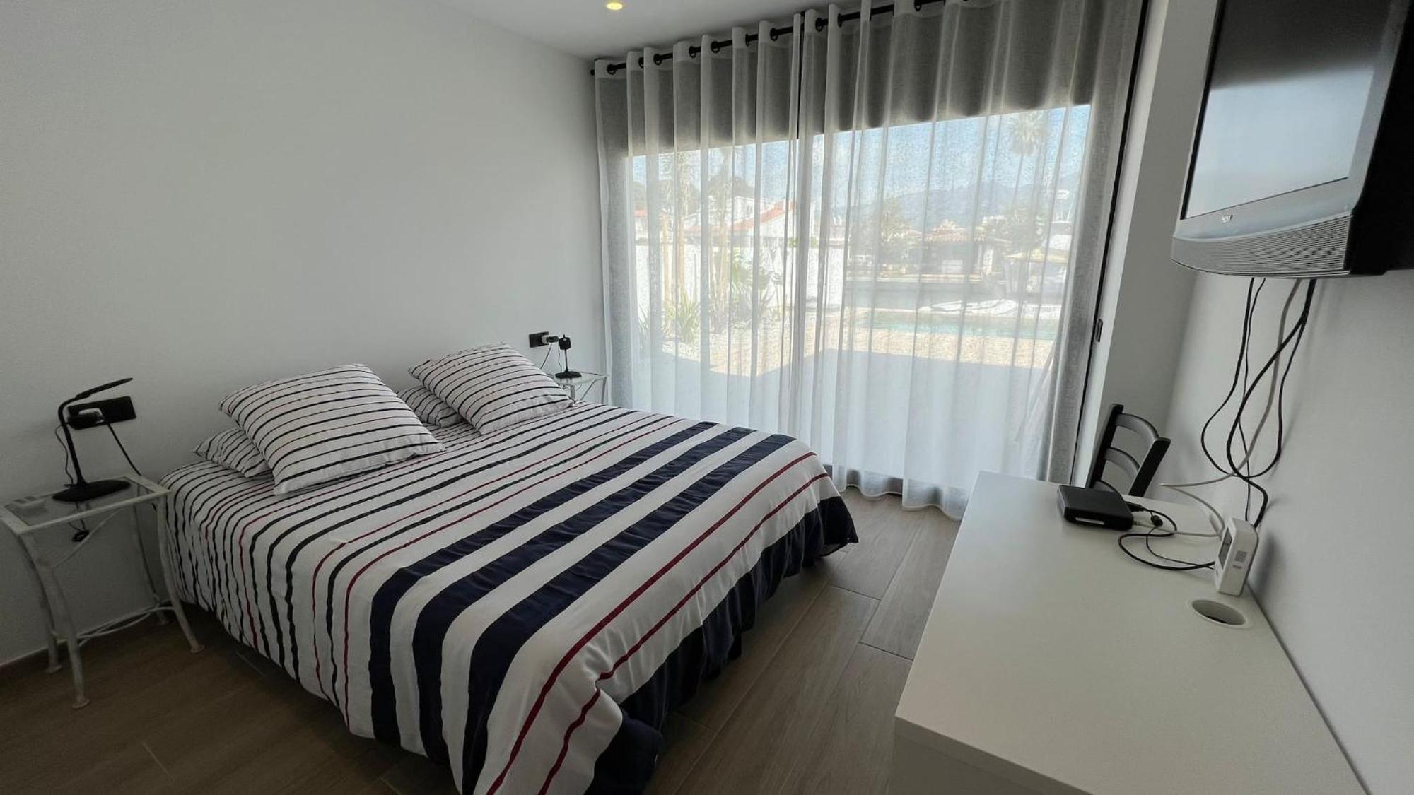 Holiday home Moderna Con Piscina Y Vistas Al Canal En Roses