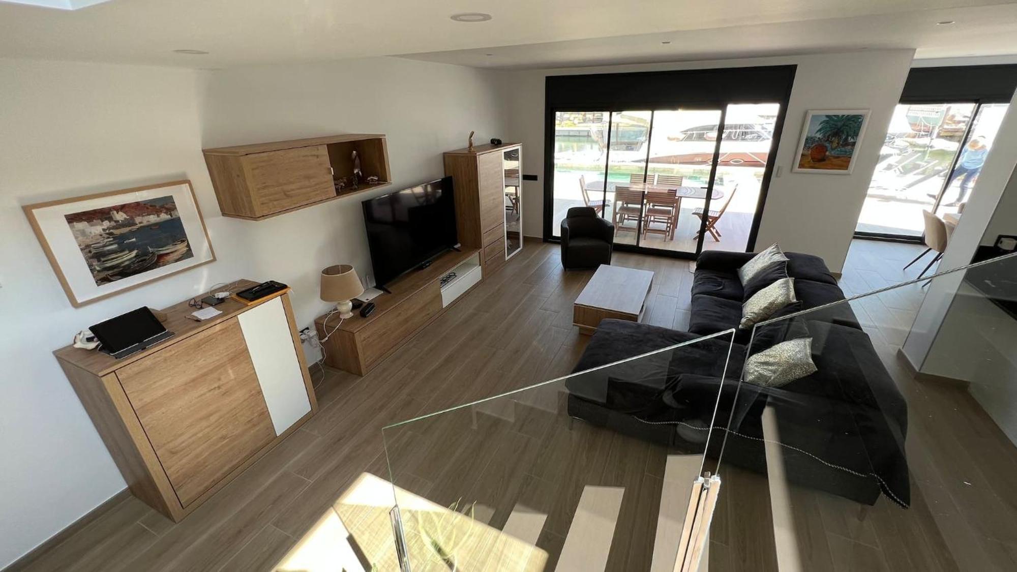 Moderna Con Piscina Y Vistas Al Canal En Holiday home