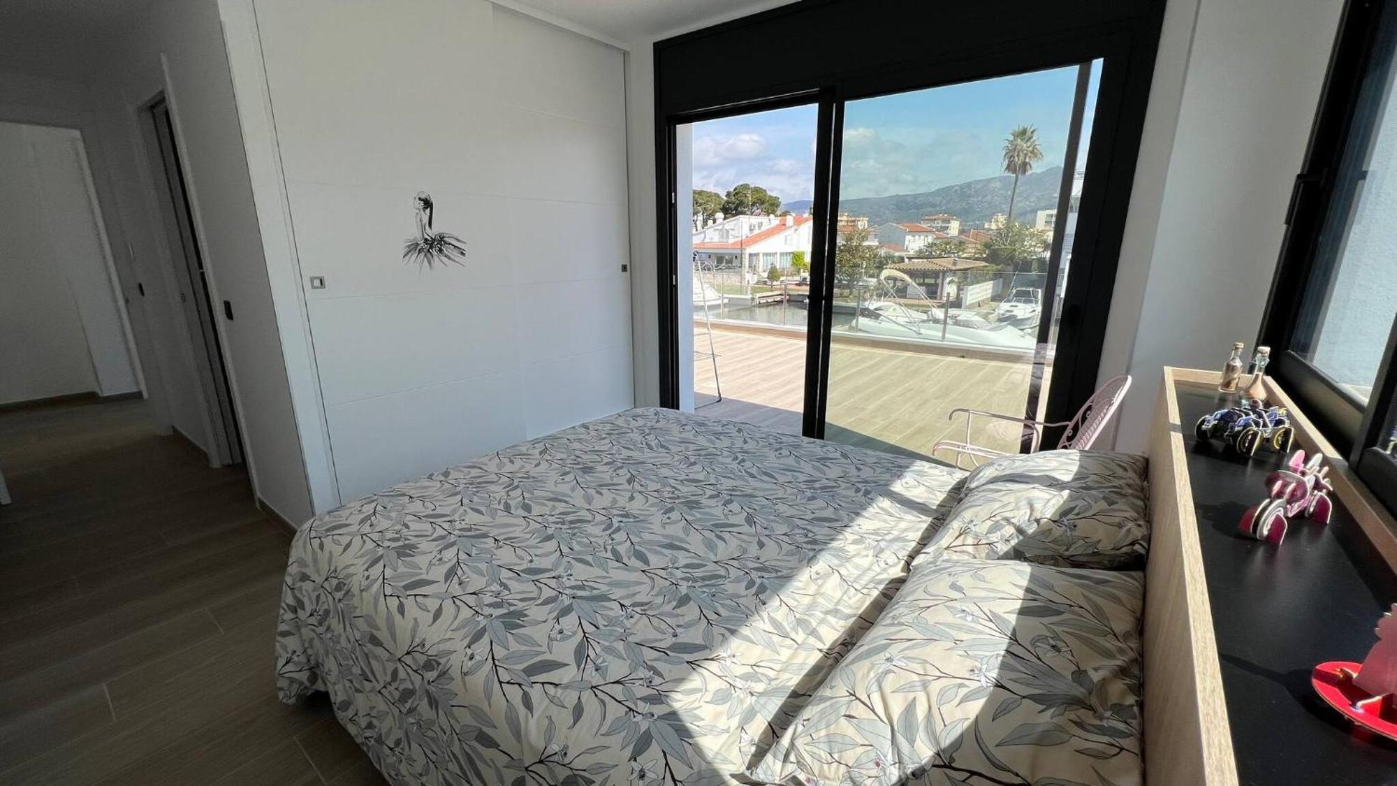 Holiday home Moderna Con Piscina Y Vistas Al Canal En