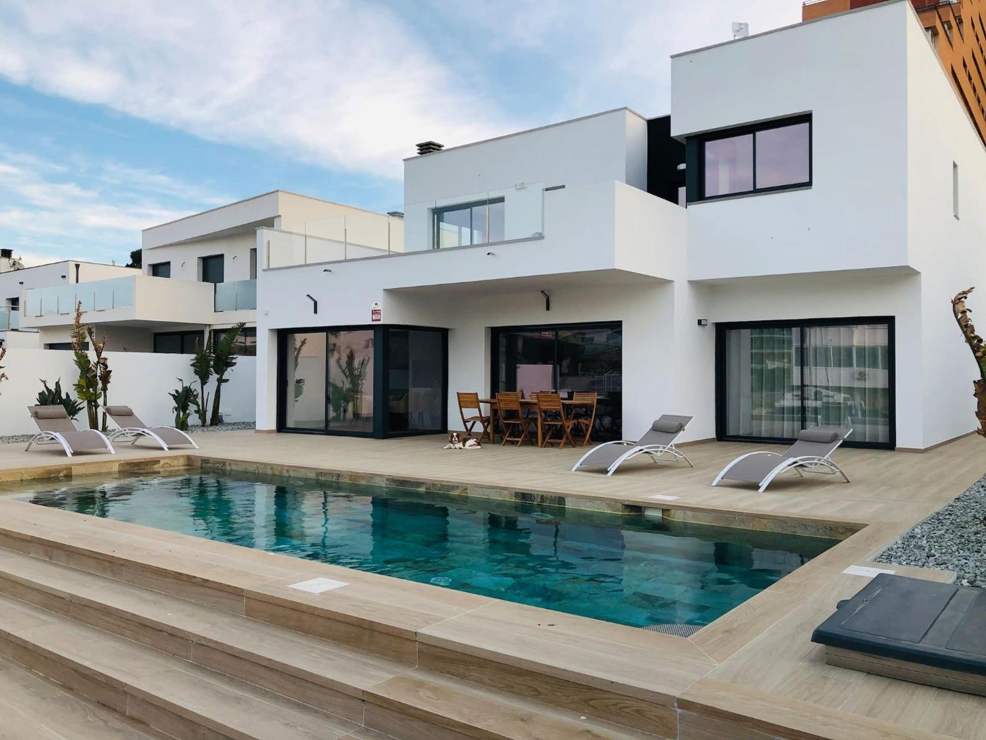 Holiday home Moderna Con Piscina Y Vistas Al Canal En
